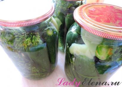 Crispy pickled cucumbers for the winter