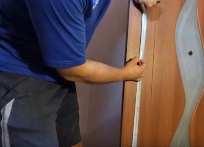 Petunjuk memasang pegangan pintu di pintu interior Aturan memasang kunci di pintu interior